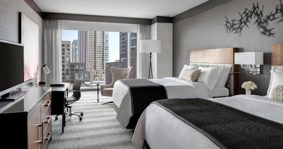 Where to Stay in Chicago: Hotels with Stunning Views of Navy Pier
