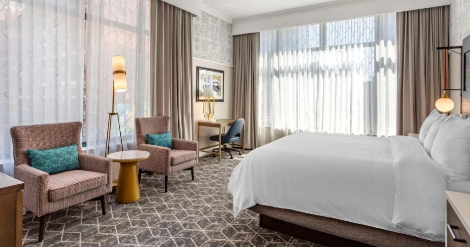 Where to Stay in Chicago: Hotels with Stunning Views of Navy Pier

