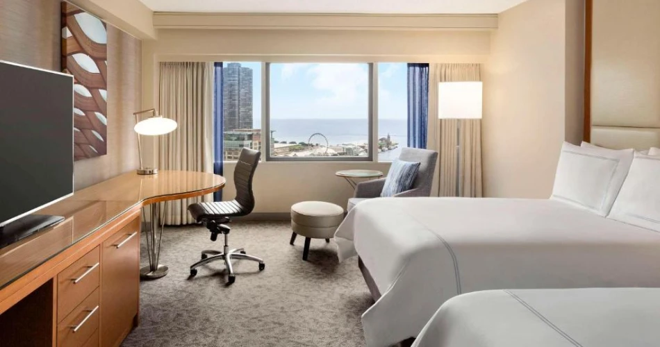 Where to Stay in Chicago: Hotels with Stunning Views of Navy Pier

