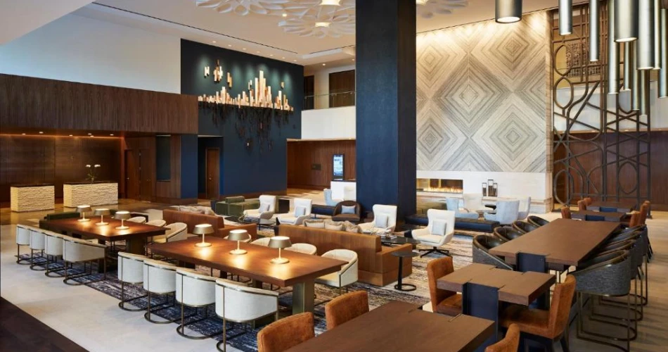 Luxury and Relaxation: Hotels Near Navy Pier Featuring Refreshing Pools