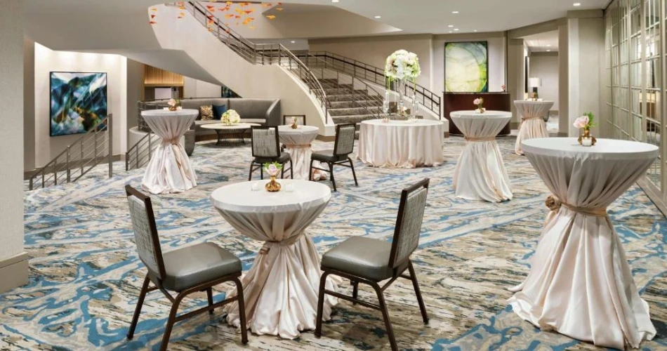 Luxury and Relaxation: Hotels Near Navy Pier Featuring Refreshing Pools