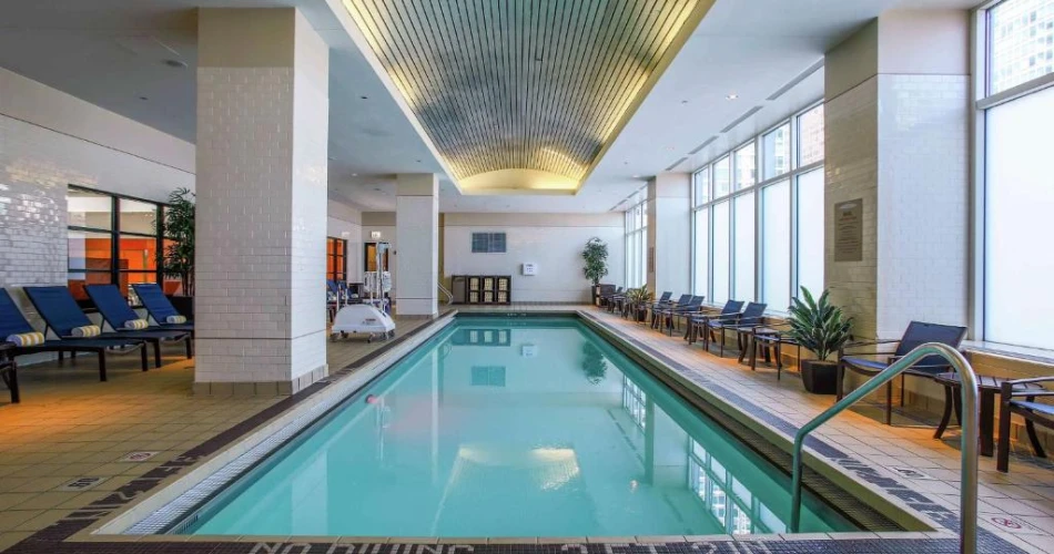 Luxury and Relaxation: Hotels Near Navy Pier Featuring Refreshing Pools