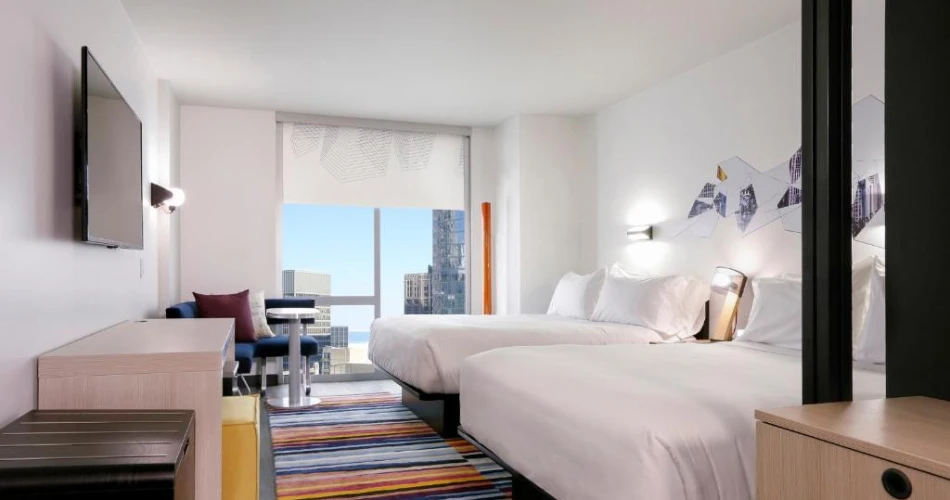 Luxury and Relaxation: Hotels Near Navy Pier Featuring Refreshing Pools