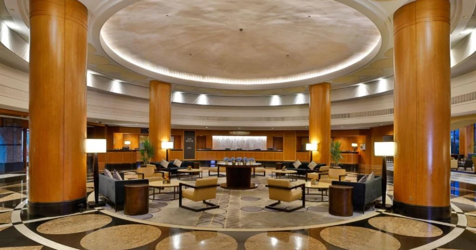 Luxury and Relaxation: Hotels Near Navy Pier Featuring Refreshing Pools