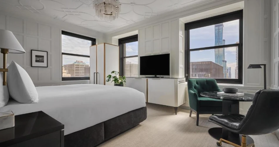 Family-Friendly Stays: Hotels Around Navy Pier with Stunning Lake Views
