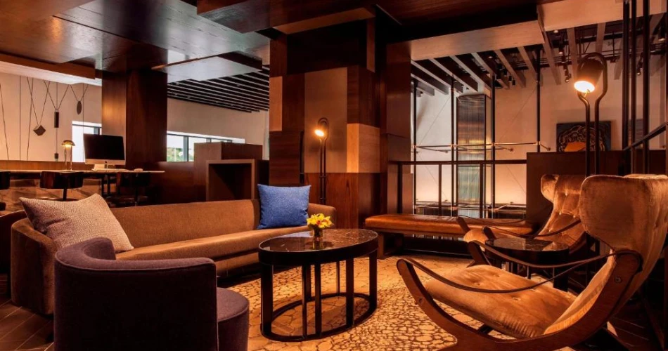 Family-Friendly Stays: Hotels Around Navy Pier with Stunning Lake Views
