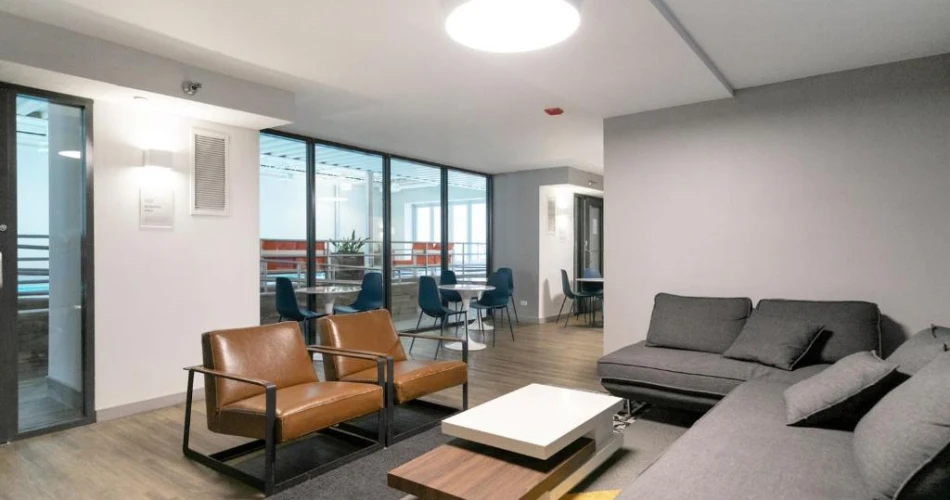 Relax in Luxury: The Best Hotels Near Navy Pier With Indoor Pool
