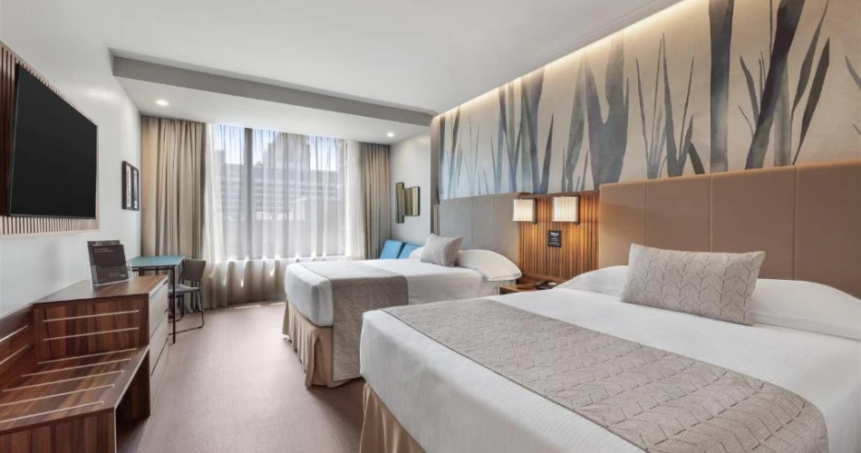 Stay and Play: Best Hotels Near Navy Pier for Families and Couples