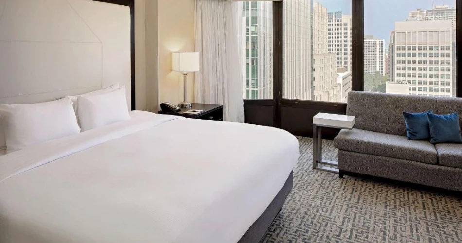 Stay and Play: Best Hotels Near Navy Pier for Families and Couples