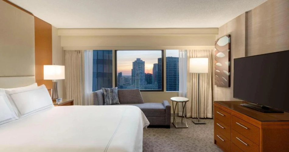 Stay and Play: Best Hotels Near Navy Pier for Families and Couples