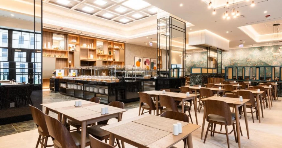 Chicago’s Waterfront Gems: 14 Hotels Near Navy Pier You’ll Love
