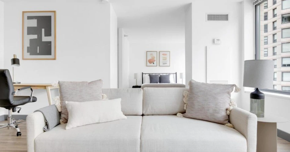 Chicago’s Waterfront Gems: 14 Hotels Near Navy Pier You’ll Love
