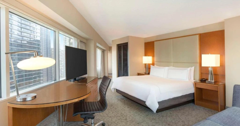 Chicago’s Prime Location: Hotels Within Walking Distance of Navy Pier
